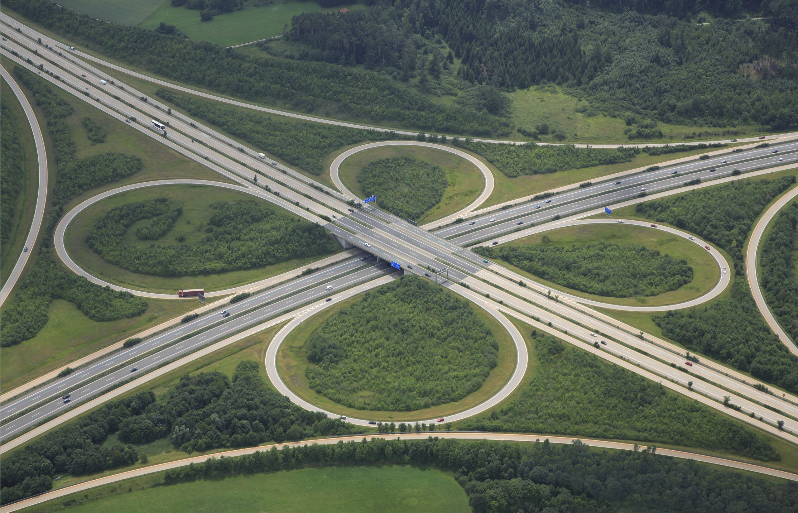 Клеверный мост. Проектирование автомобильных дорог. Ландшафт автомобильных дорог. Линейно дорожные ландшафты. Проекты ландшафтов автомобильных дорог.